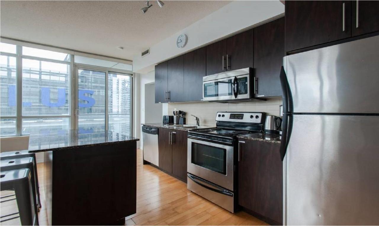 Toronto Downtown Core Two Bedroom Condo With Cn Tower View, Free Parking Exterior foto